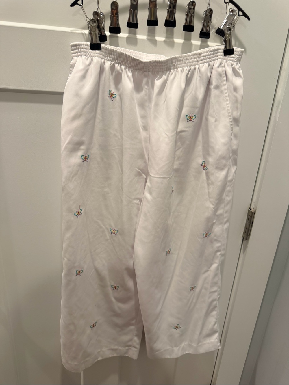 Alfred Dunner Size 14 White Butterfly Embroidered Pull On Capri Pants